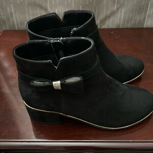 Black Girl boots Size 3 gentle worn
